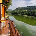 Waterside 3*